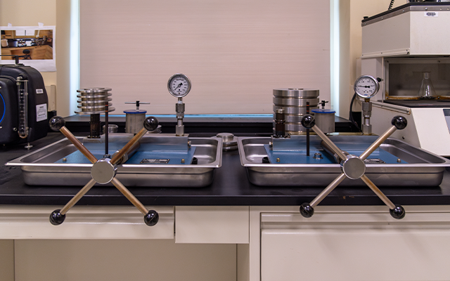 Pressure Gauge Tester Petroleum Lab Equipment