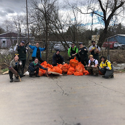 group of student volunteers 