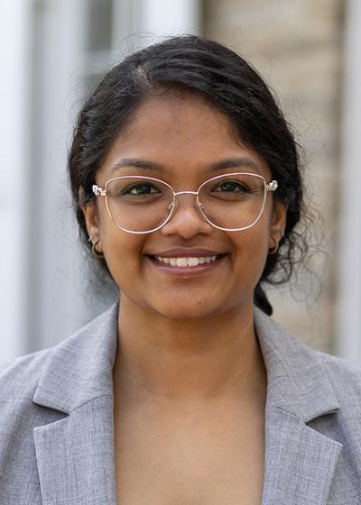 Shakshi Sekar outside headshot.