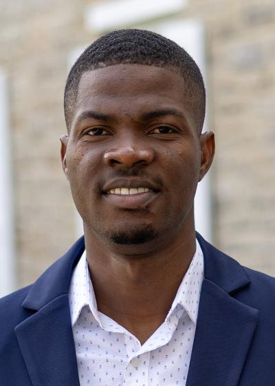 Toluwalase Ogunsunlade outside smiling.